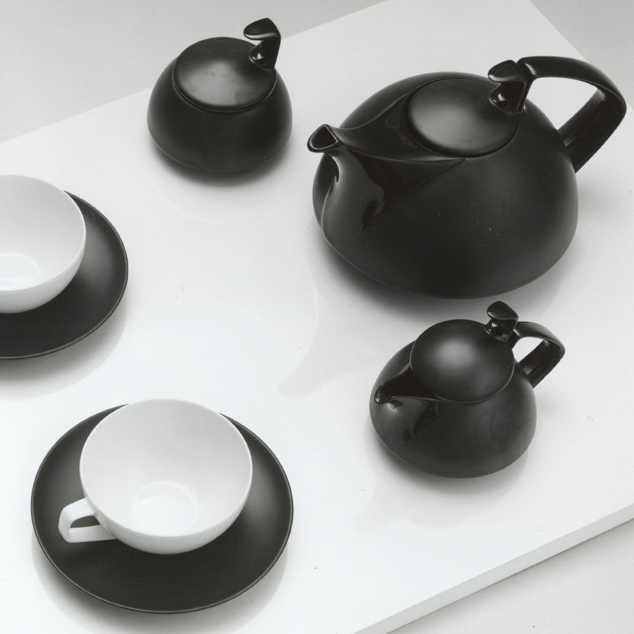 https://www.tattahome.com/43785-large_default/rosenthal-tac-black-teapot-3-lid-without-strainer-hold.jpg